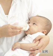 人工喂养宝宝奶粉不宜用开水冲调 容易引起宝宝上火