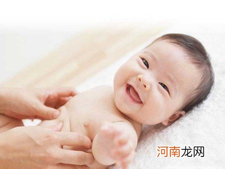 婴儿抚触的好处多 能增强对疾病的抵抗力