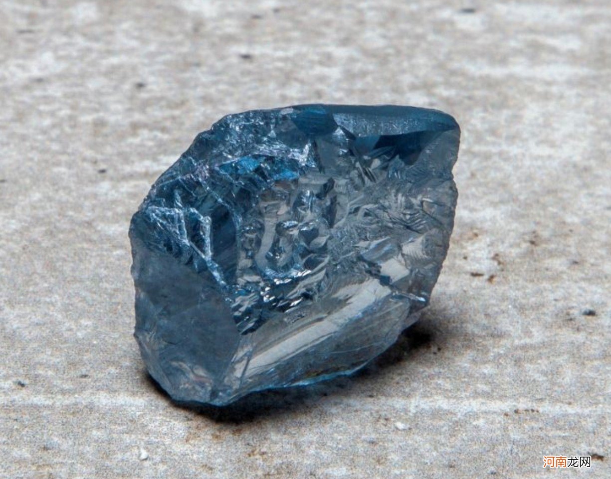 蓝色钻石每克拉拍卖价格超2500万元 一克拉钻石报价