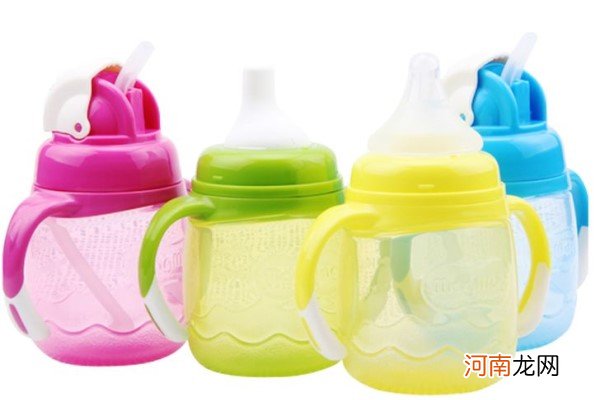怎么训练宝宝用吸管杯 让宝宝轻松接受吸管杯的技巧