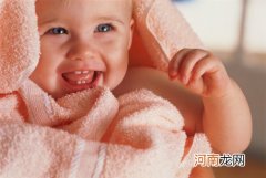乳牙滞留导致宝宝双排牙 营养适当别过剩