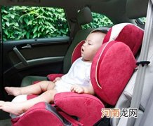 盛夏应预防儿童车内中暑