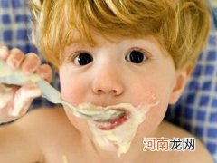 1岁的孩子至少应尝试吃15种食物