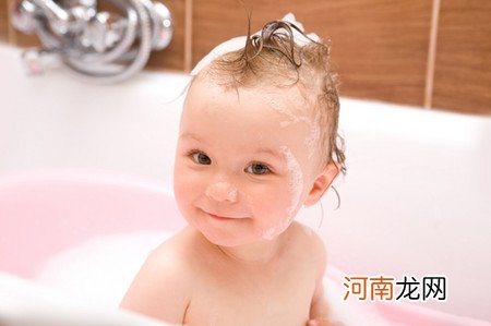 宝宝沐浴时警惕化学品伤害