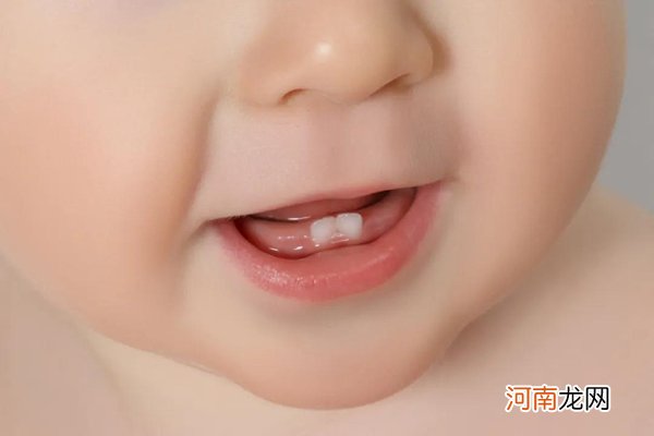 宝宝多大开始长牙 宝宝出牙晚是不是缺什么