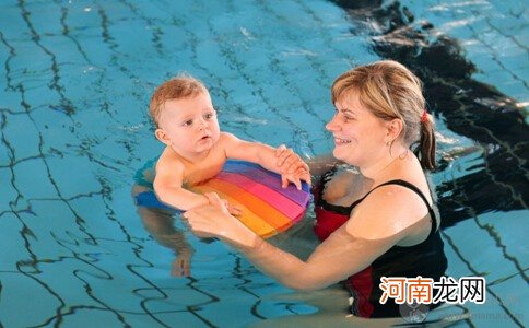 婴儿游泳千万要注意预防细菌感染