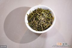 用茶叶泡脚到底有哪些好处呢 睡前用茶叶泡脚有3个好处