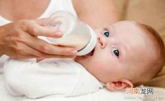 专家解读改善婴儿溢奶的方法