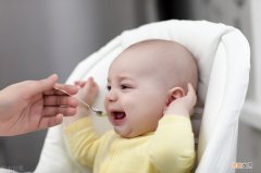 飞机上怎么给婴儿冲奶粉(带4个月婴儿坐飞机经历）