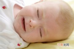 8个月宝宝发育五大特点 8个月的宝宝发育标准