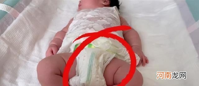 怎样给宝宝换纸尿裤 一指松二指紧是什么意思
