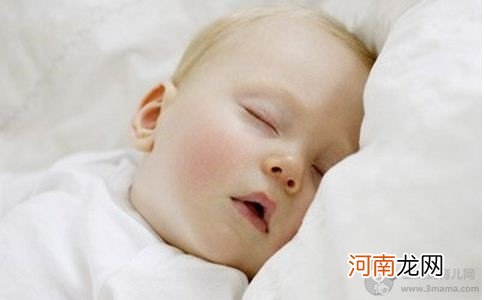 宝宝白天睡眠越来越少怎么回事