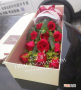 鲜花有几种包装方式 送女友花束还是花盒