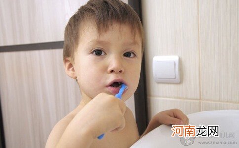宝宝多大开始刷牙 5招帮助孩子学会刷牙