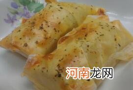 儿童食谱馄饨类：馄饨皮烤起士鱼条