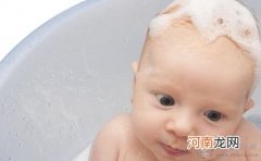 如何给宝宝洗头 洗完记得梳梳头