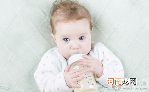 宝宝一哭就喂奶？小心喂养过度
