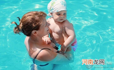 婴儿游泳容易发生窒息？