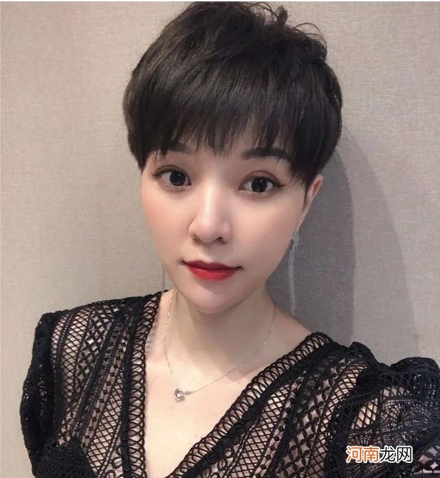 女人夏天留什么短发好看 有女人味的短发发型