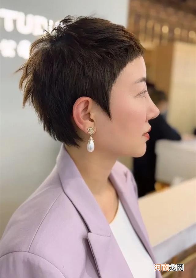 女人夏天留什么短发好看 有女人味的短发发型