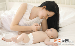 初乳营养最佳 新妈该如何及时喂养初乳