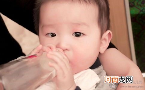 宝宝真假“斗鸡眼” 父母该如何来区分