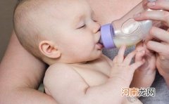 三瓶水喝出“水中毒” 宝宝喝多少水才算够