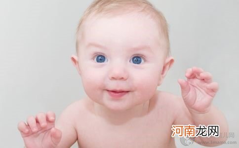 宝宝爱咬嘴唇危害大 该如何纠正