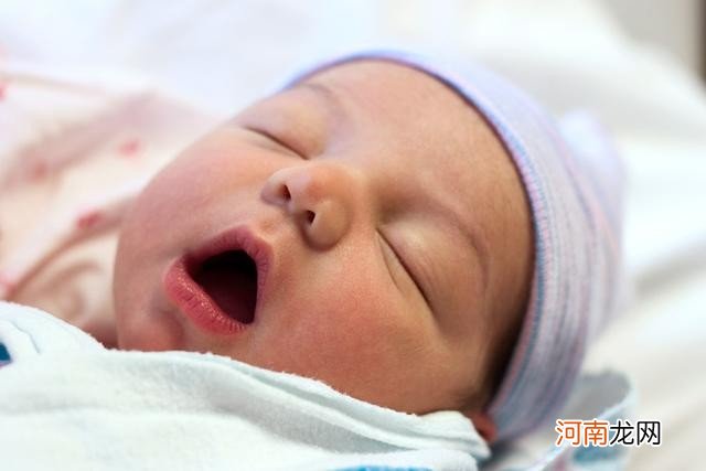 新生儿脐带出血了怎么办 新生儿肚脐出血正常吗