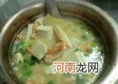 儿童菜谱豆腐类：味噌鲑鱼豆腐汤