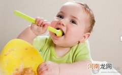 如何培养宝宝自主吃饭？要从这几点做起