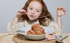 孩子模仿大人亲吻怎么办