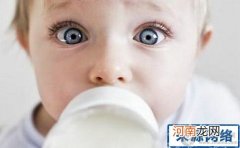宝宝每天喝牛奶 真的会上火吗