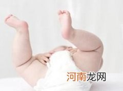 给小宝宝换尿布七步骤 怎样给宝宝换尿布呢