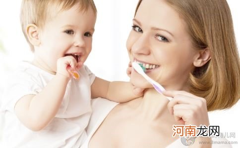 宝宝多大应开始刷牙？从出生就要开始了
