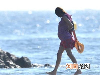 婴儿抚触妈妈遵＂六项注意＂