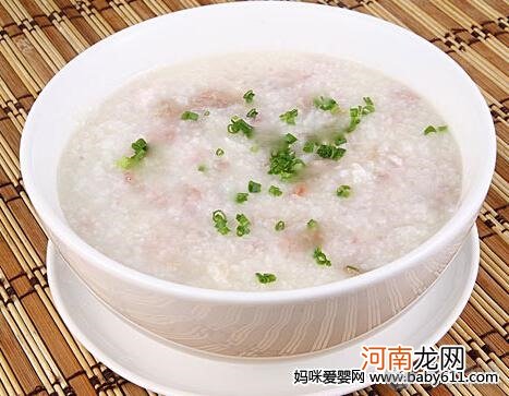 婴儿食谱：骨头汤菜肉粥