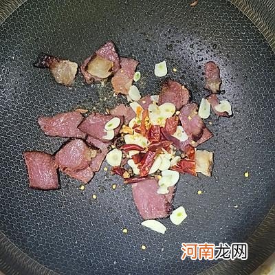 大厨教你荷兰豆炒腊肉营养又好吃 荷兰豆炒腊肉窍门