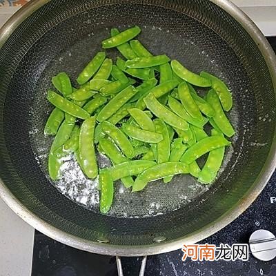 大厨教你荷兰豆炒腊肉营养又好吃 荷兰豆炒腊肉窍门