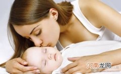 宝宝头上的乳痂怎么去除