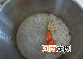 1—2岁宝宝食谱：胡萝卜地瓜粥