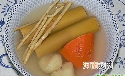 儿童四季食谱：红萝卜竹蔗马蹄茅根水