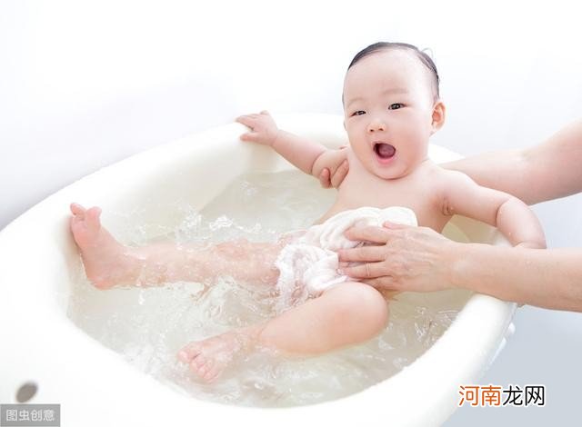 新生儿第一次洗澡 如何给新生宝宝洗澡