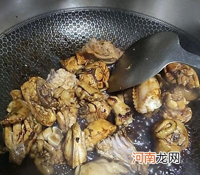 手把手教你做好吃的板栗烧鸡 板栗烧鸡的做法