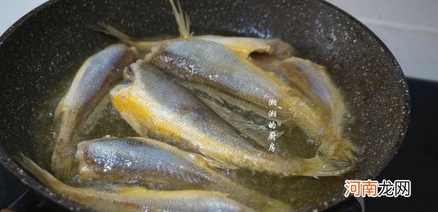 香酥入味罐头鱼比买的还好吃 罐头鱼的详细做法步骤