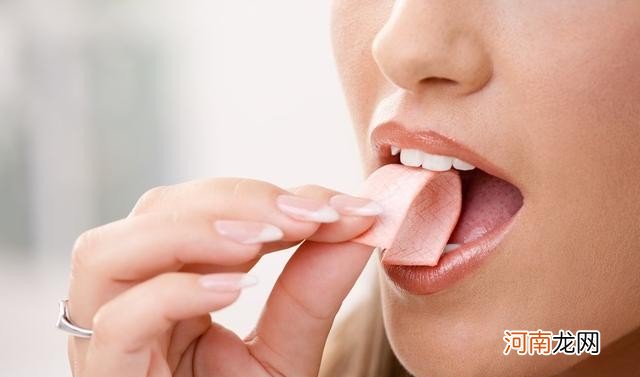长时间咀嚼口香糖会怎样 口香糖的作用和危害