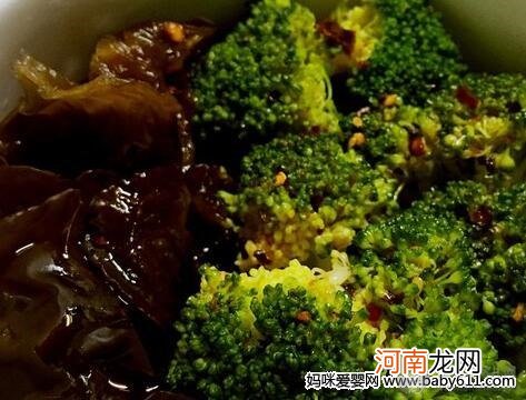 减肥食谱：木耳西蓝花