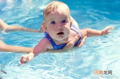 夏季婴儿游泳最好别超过20分钟