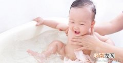 盘点：给新生儿洗澡注意七件事