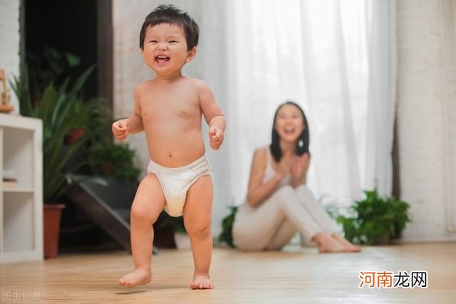 如何给宝宝进行如厕训练 开裆裤和把屎把尿危害